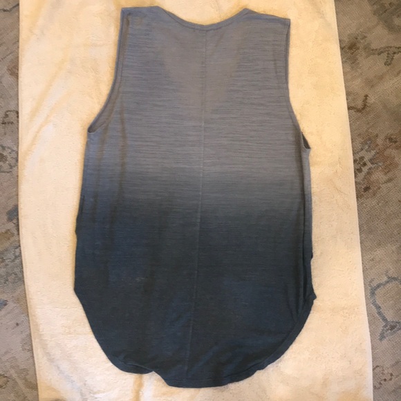 Grey-ish green gradient tank - Picture 5 of 5